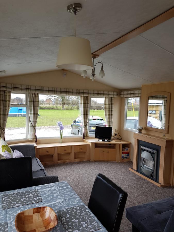 Pitch & Canvas - Self Catering At Broad Oak Farm Ξενοδοχείο Tattenhall Εξωτερικό φωτογραφία